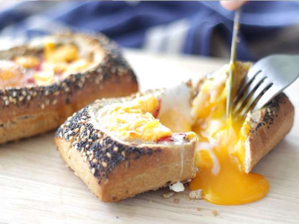 Jajčni čolni s chorizom in sirom - Priprava korak 5