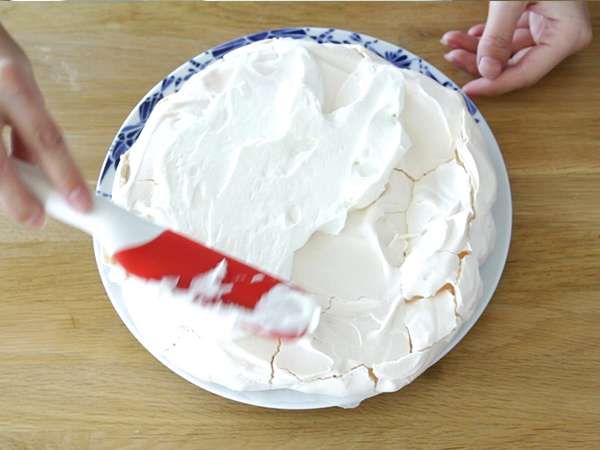 Enostavna jagodna pavlova - Priprava korak 5