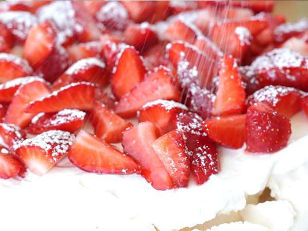 Enostavna jagodna pavlova - Priprava korak 7