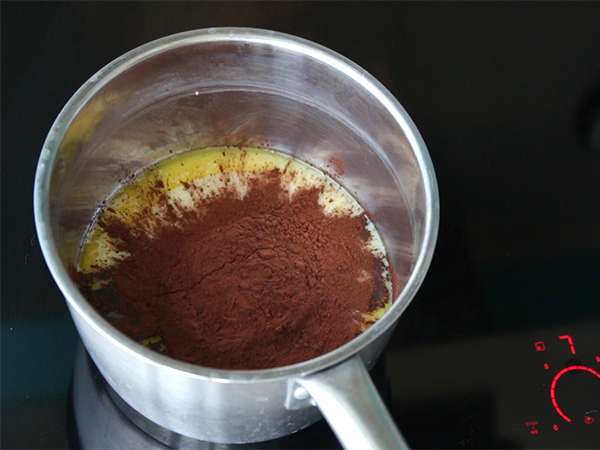 Brigadeiro, majhne brazilske slaščice - Priprava korak 1