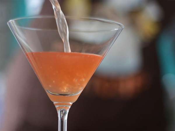 Cosmopolitan z brusničnim sokom - Priprava korak 3