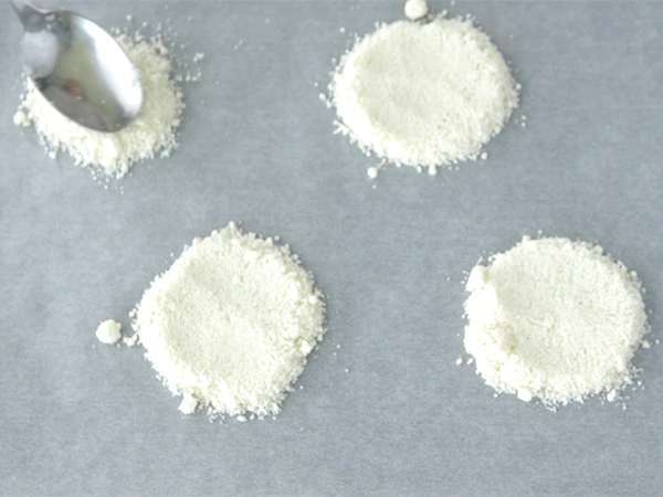 Parmezanov čips z zelišči in začimbami - Priprava korak 1