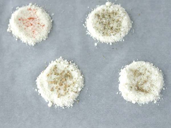 Parmezanov čips z zelišči in začimbami - Priprava korak 2