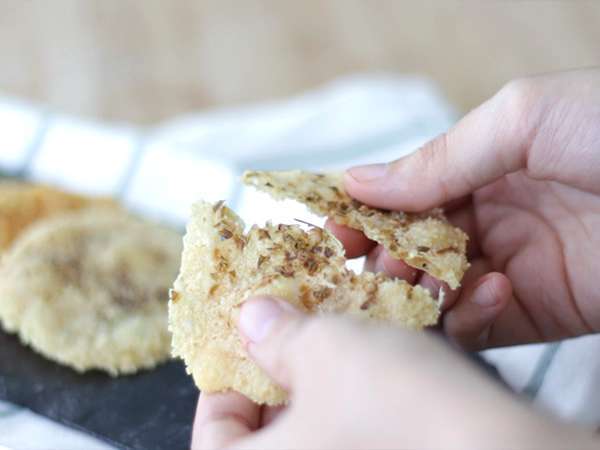 Parmezanov čips z zelišči in začimbami - Priprava korak 4