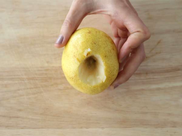 Hruške iz listnatega testa s čokoladnim središčem - Priprava korak 1