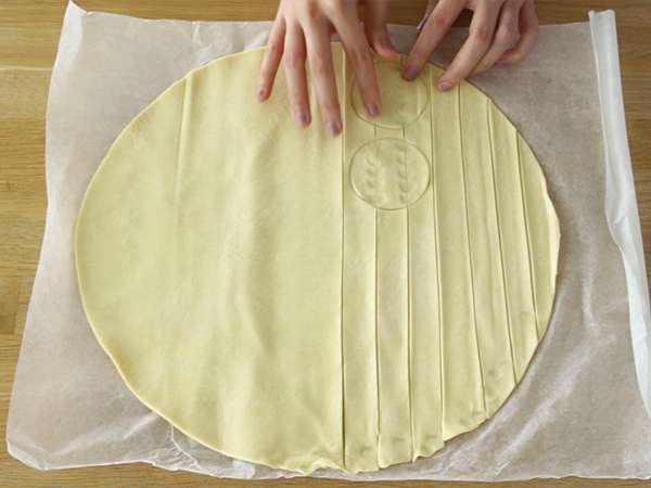 Hruške iz listnatega testa s čokoladnim središčem - Priprava korak 2