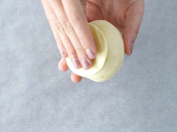 Hruške iz listnatega testa s čokoladnim središčem - Priprava korak 4