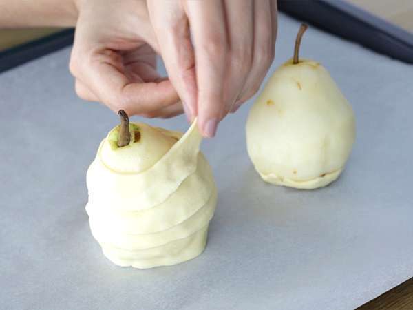 Hruške iz listnatega testa s čokoladnim središčem - Priprava korak 5