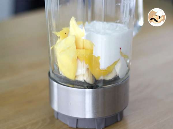 Skleda smoothieja z mangom in banano - Priprava korak 1