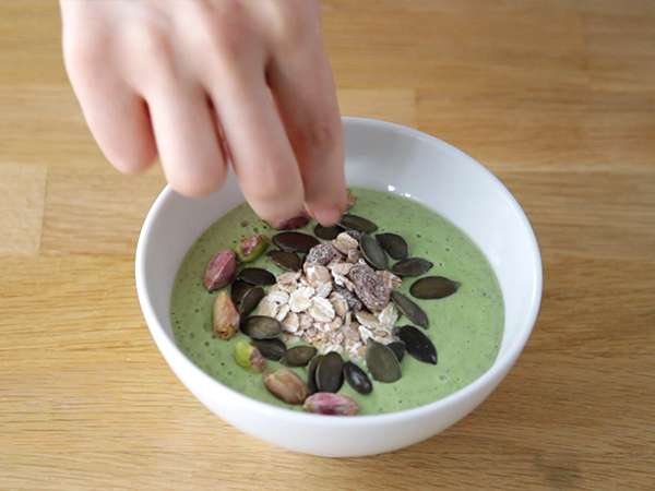 Smoothie skleda kivi meta špinača poganjki - Priprava korak 3