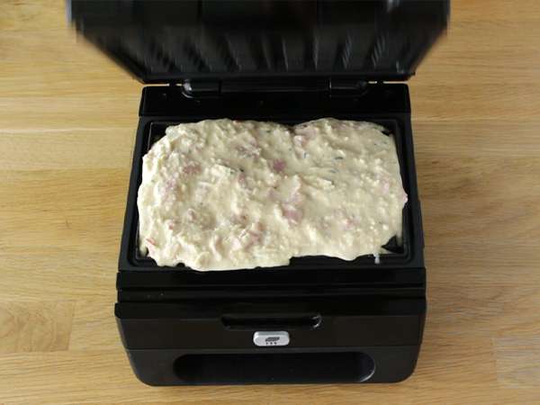 Vaflji s slanino, comtéjem in krompirjem - Priprava korak 4