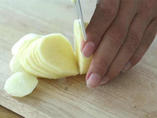 Gratin dauphinois, pravi tradicionalni recept - Priprava korak 1