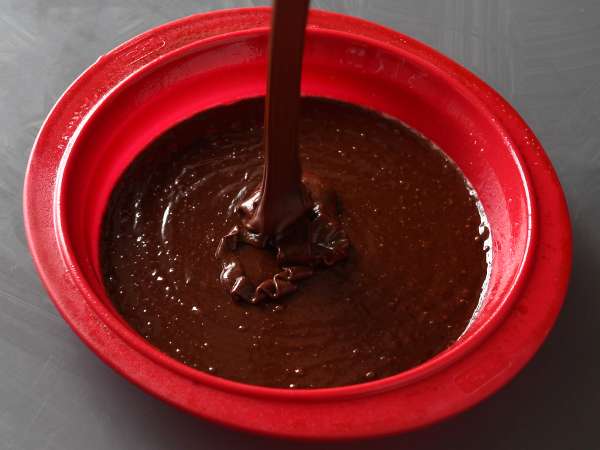 Enostavna in vlažna čokoladna torta - Priprava korak 4