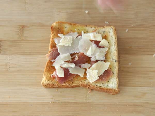 Brusketa s figami, parmezanom in parmsko šunko - Priprava korak 2