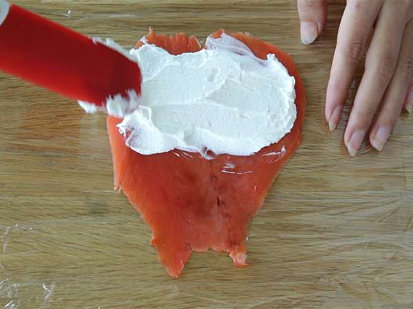 Lososovi zvitki s kozjim sirom in šparglji - Priprava korak 1