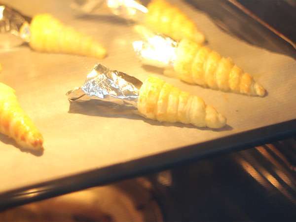 Stožci iz listnatega testa z lososom in drobnjakom - Priprava korak 4