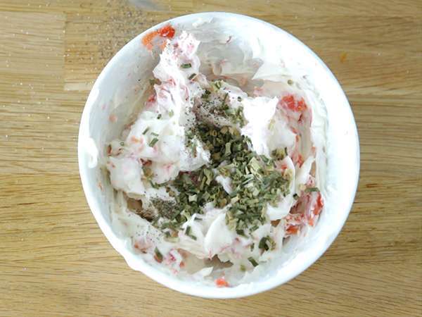 Stožci iz listnatega testa z lososom in drobnjakom - Priprava korak 5