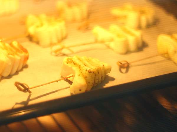 Božična drevesca iz listnatega testa s pestom za božični aperitiv - Priprava korak 5