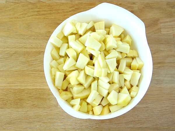 Enostavna jabolčna torta - Priprava korak 1