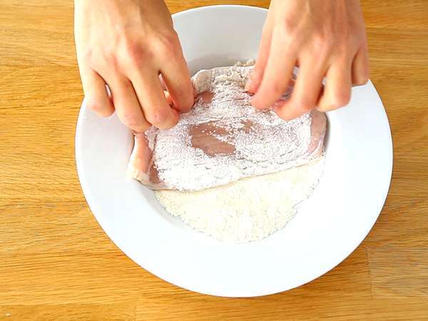 Telečji zrezek Milanese - Priprava korak 2