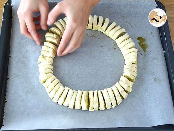 Venček iz listnatega testa s pestom za aperitiv - Priprava korak 3