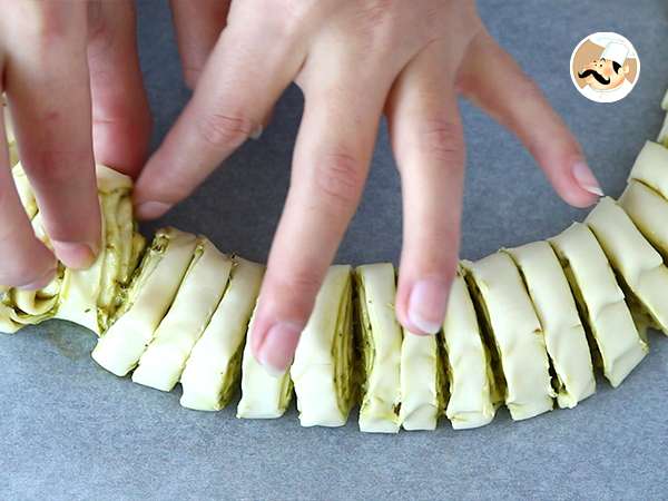 Venček iz listnatega testa s pestom za aperitiv - Priprava korak 4