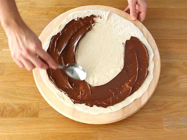 Sladka banana in čokoladna pica - Priprava korak 1