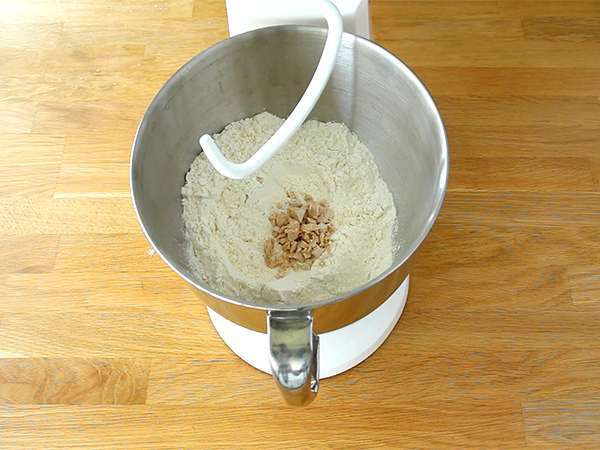 Domače žemljice za burgerje - Priprava korak 1