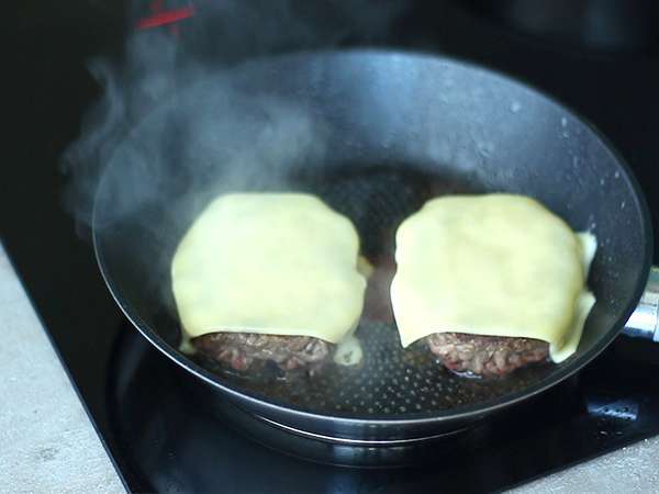 Hiter in enostaven domači burger - Priprava korak 3