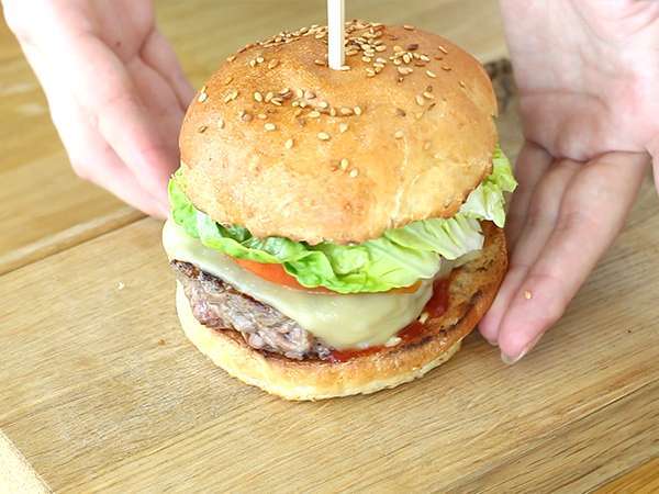 Hiter in enostaven domači burger - Priprava korak 6