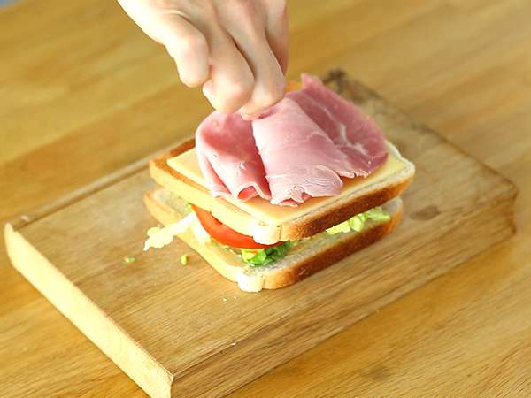 Klubski sendvič z jajcem - Priprava korak 2