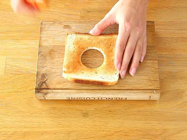 Klubski sendvič z jajcem - Priprava korak 4