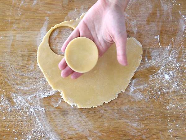 Karamelni in čokoladni tartleti - Priprava korak 1