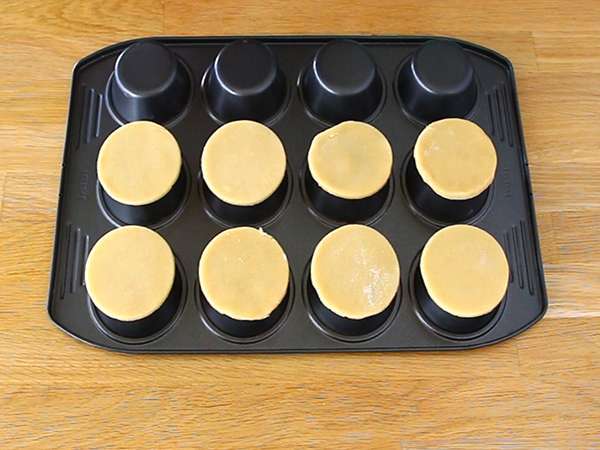 Karamelni in čokoladni tartleti - Priprava korak 5