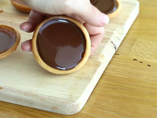 Karamelni in čokoladni tartleti - Priprava korak 8