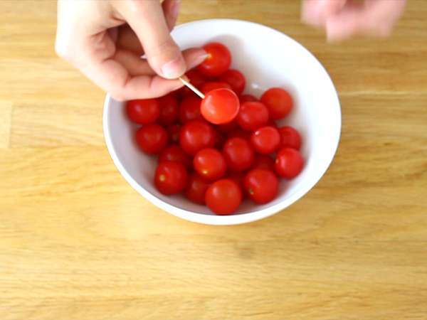 Karameliziran češnjev paradižnik s sezamovimi semeni ali ljubezenski paradižnik - Priprava korak 2