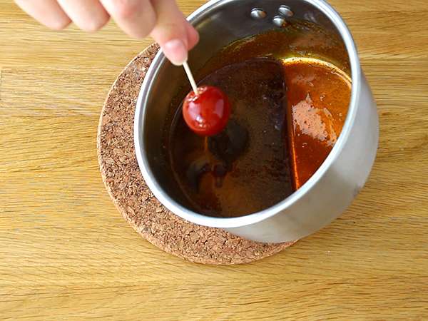 Karameliziran češnjev paradižnik s sezamovimi semeni ali ljubezenski paradižnik - Priprava korak 3