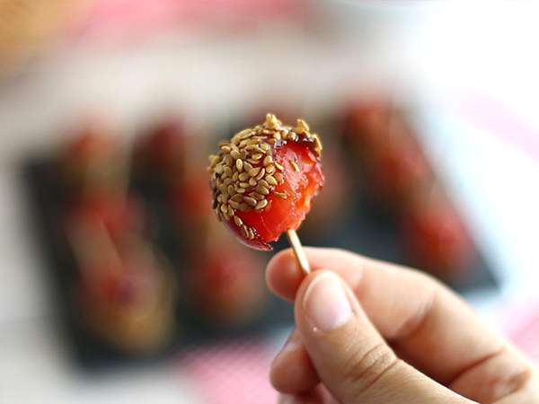 Karameliziran češnjev paradižnik s sezamovimi semeni ali ljubezenski paradižnik - Priprava korak 5