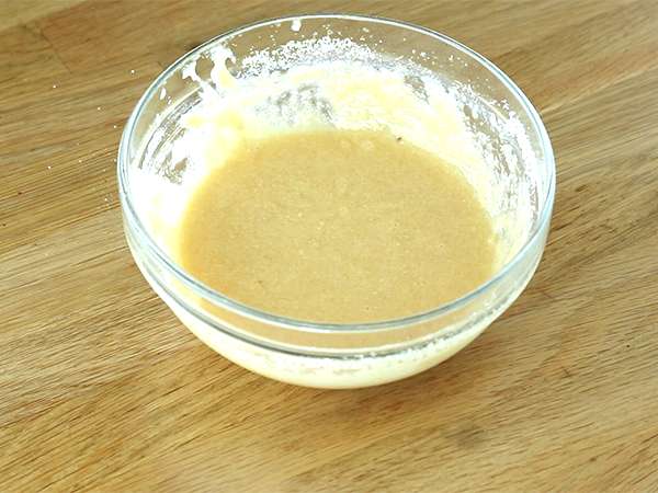 Brezglutenski mini češnjev clafoutis - Priprava korak 1