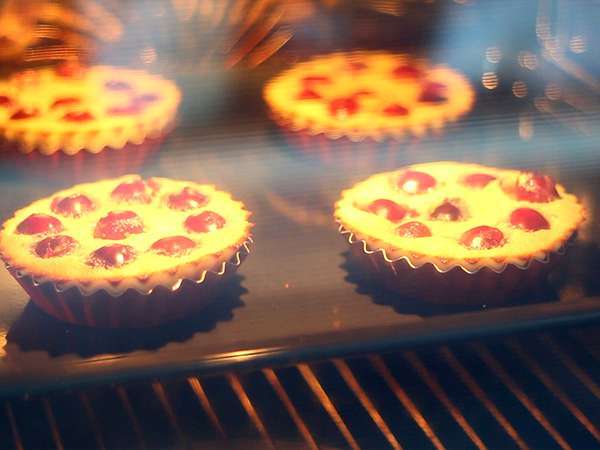 Brezglutenski mini češnjev clafoutis - Priprava korak 4