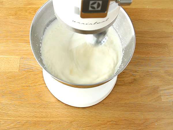 Domači sladoled brez aparata za pripravo sladoleda - Priprava korak 1