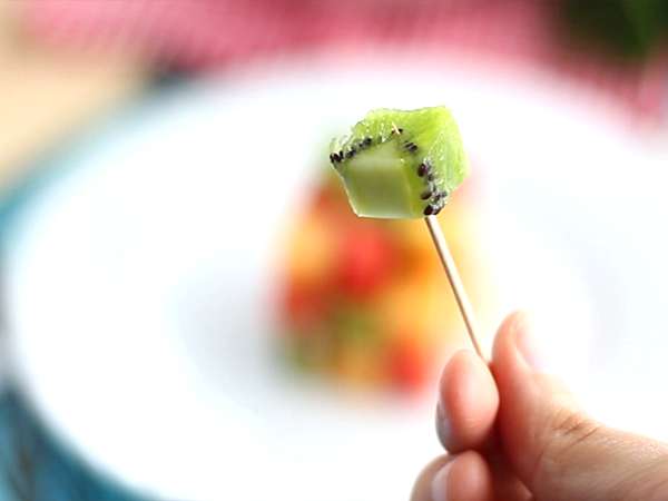 Sadna Rubikova kocka, oblikovalska sadna solata - Priprava korak 4