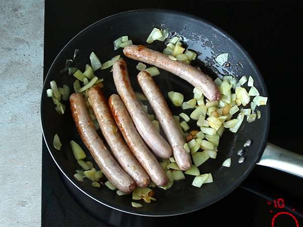 Klobase v belem vinu - Priprava korak 2