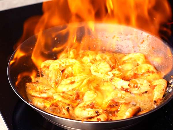 Flambirane kozice v viskiju, podroben recept - Priprava korak 3