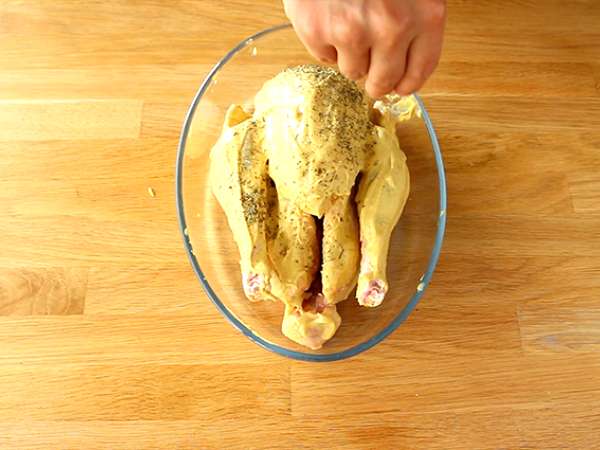 Piščanec v skorjici z gorčico in zelišči iz Provanse - Priprava korak 2