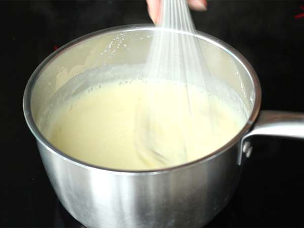 Hitre in enostavne sladice z vanilijevo kremo - Priprava korak 3