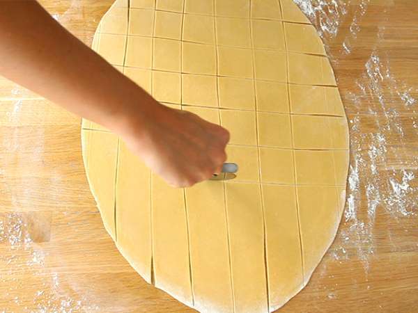 Tortelini s parmezanom, šunko in baziliko - Priprava korak 5