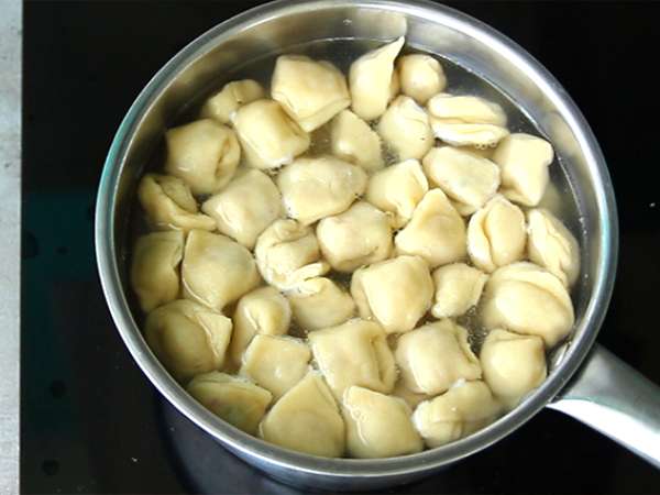 Tortelini s parmezanom, šunko in baziliko - Priprava korak 8