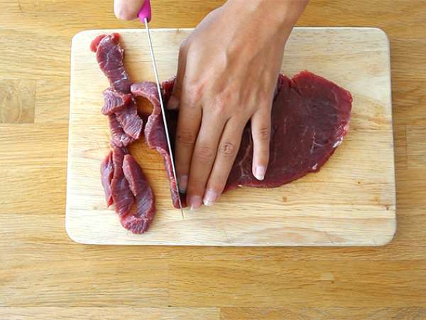 Hitro in enostavno goveje meso Stroganoff - Priprava korak 1