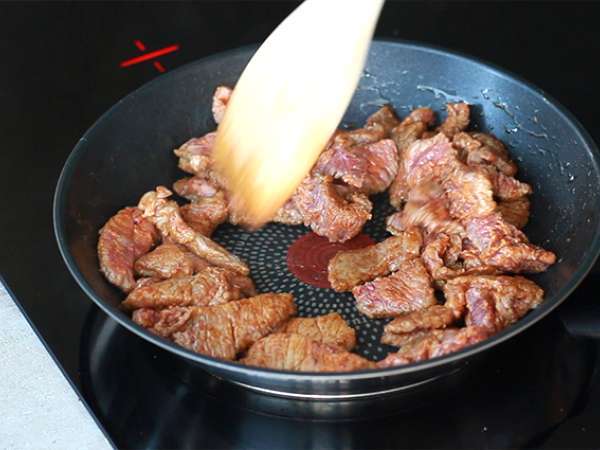 Hitro in enostavno goveje meso Stroganoff - Priprava korak 2